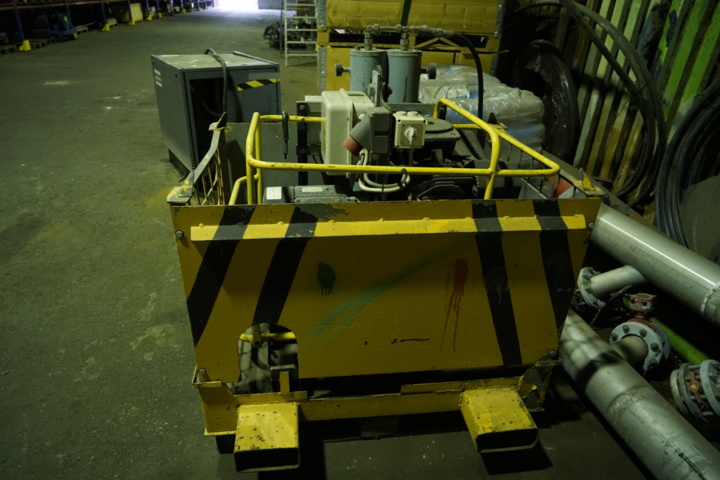 1103584-1 Compressor Atlas Copco incl. lifting basket