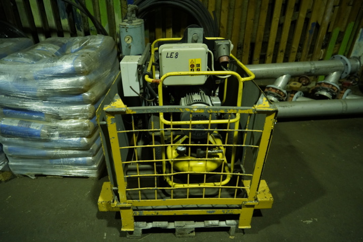 1103584-2 Compressor Atlas Copco incl. lifting basket