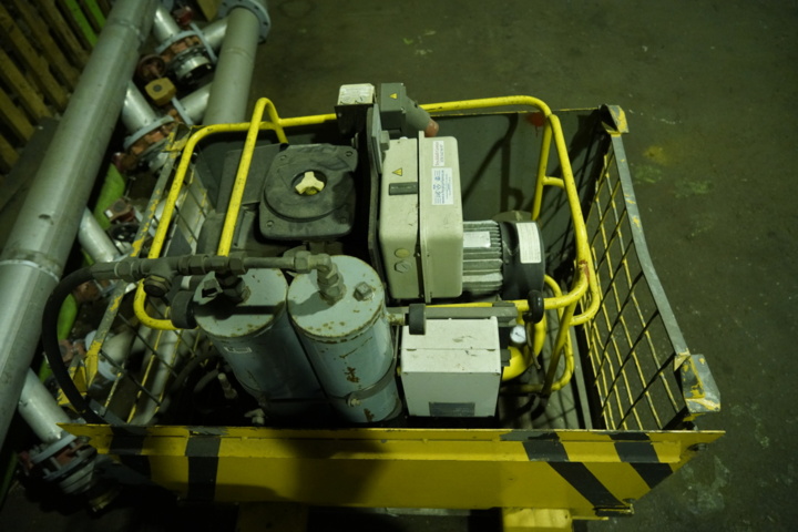 1103584-4 Compressor Atlas Copco incl. lifting basket