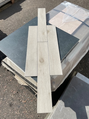 Wooden clinker 100 square meters light - PS Auction - We value the ...