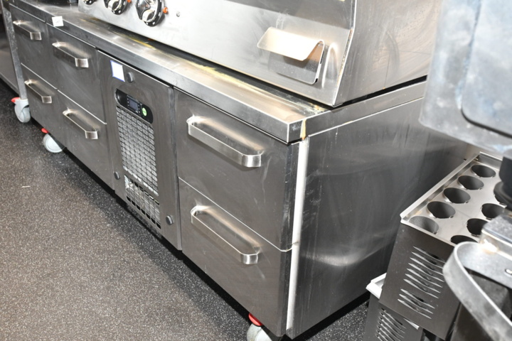 1103407-3 Cooling bench