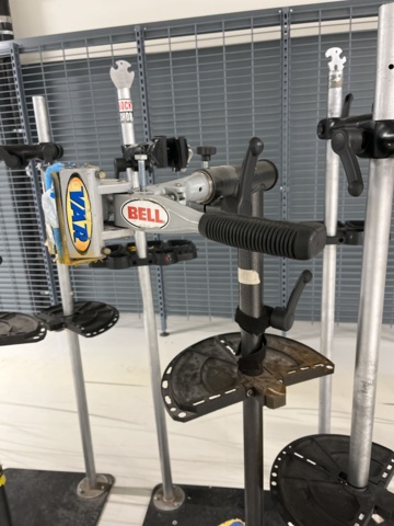 1039607-2 VAR Mekställ för cykel 3st