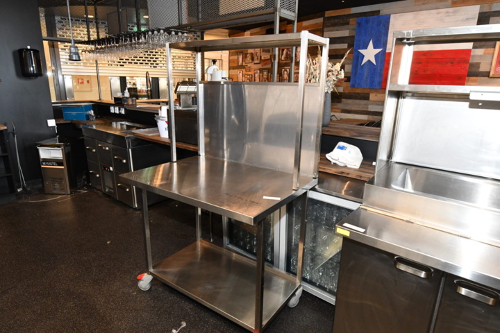 1103413-1 Wheeled RF bench with shelf