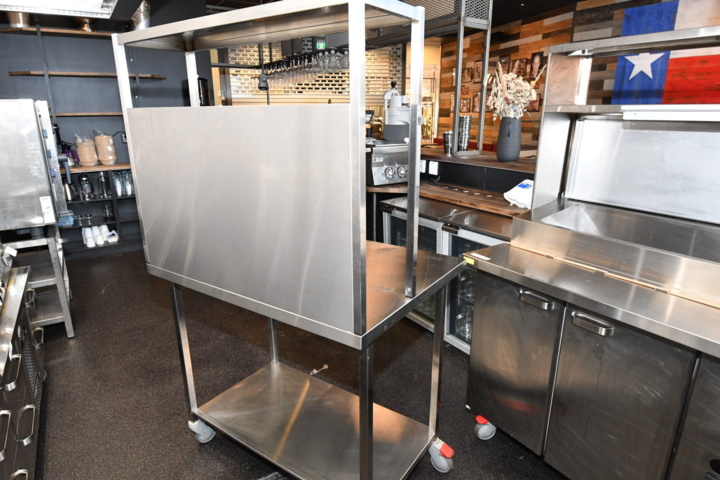 1103413-3 Wheeled RF bench with shelf