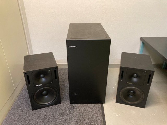1104082-2 Genelec Biamp 1031A kaiuttimet ja 1092A subwoofer