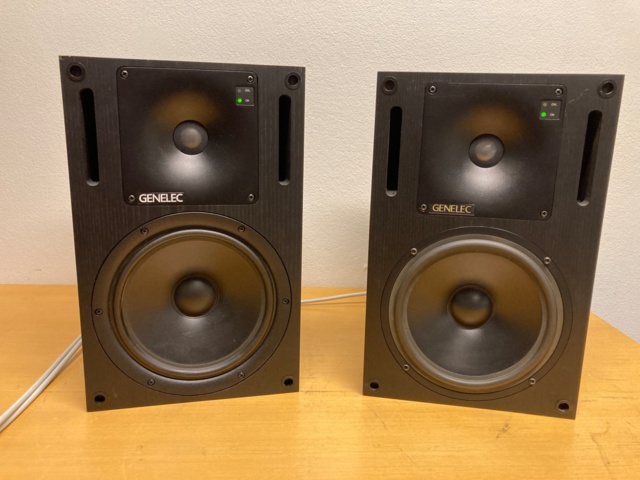 1104082-3 Genelec Biamp 1031A kaiuttimet ja 1092A subwoofer