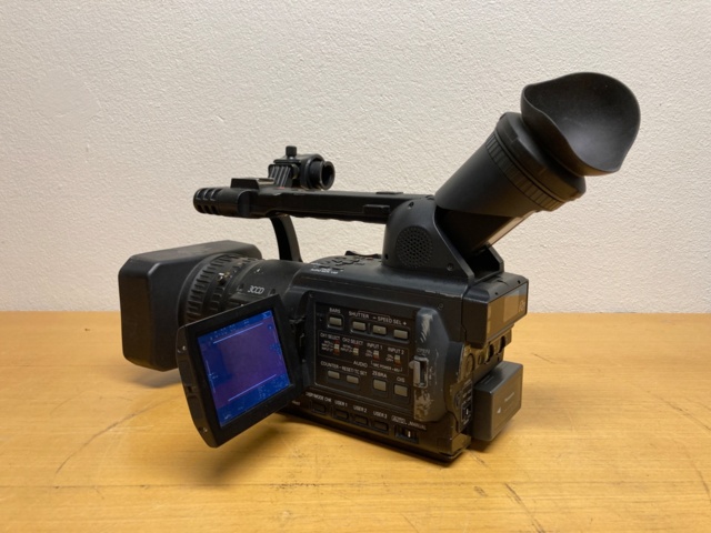 1104086-1 Panasonic AG-HVX201AE Camcorder - 997h