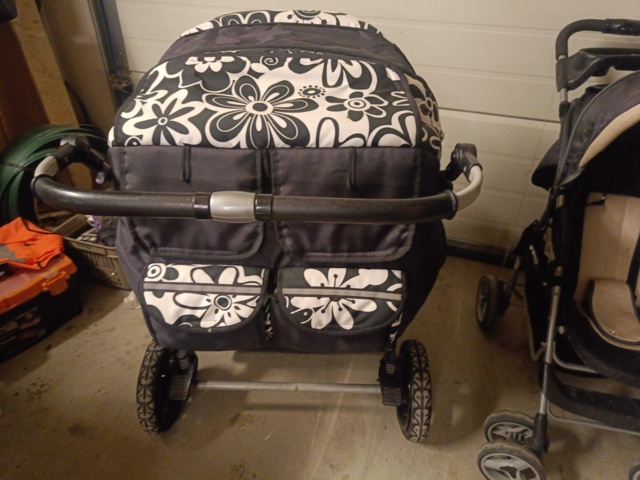 999994-11 2 pushchairs (discarded)
