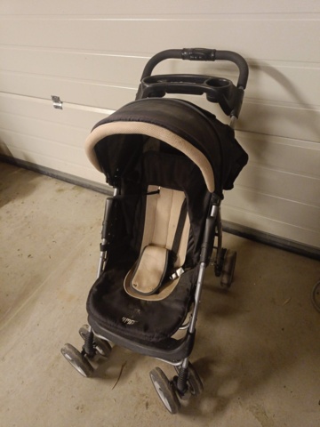 999994-12 2 pushchairs (discarded)