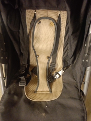 999994-14 2 pushchairs (discarded)