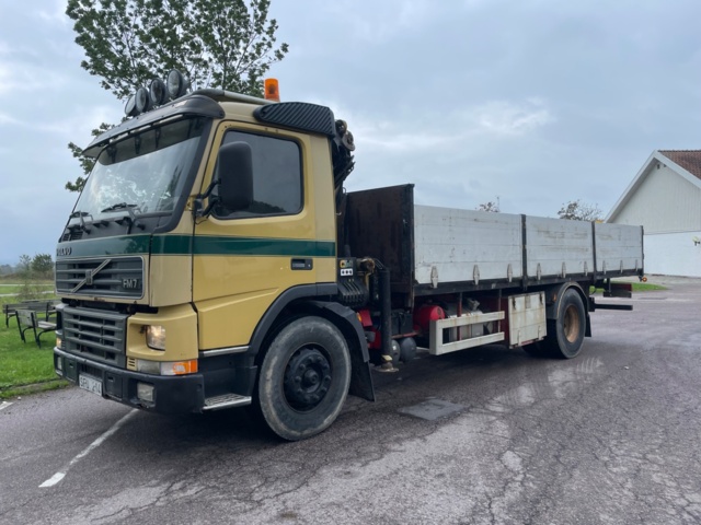 6907-001-1 Kranbil Volvo FM7 4X2 1999 (64405 mil)