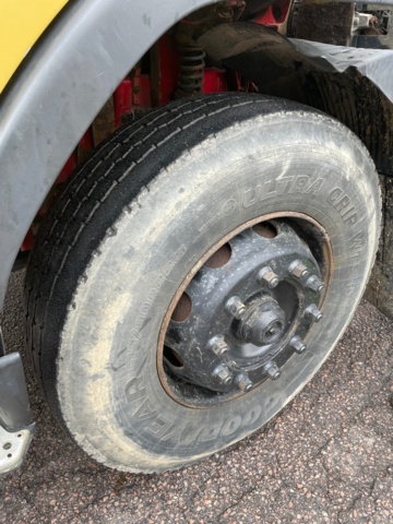 6907-001-15 Kranbil Volvo FM7 4X2 1999 (64405 mil)