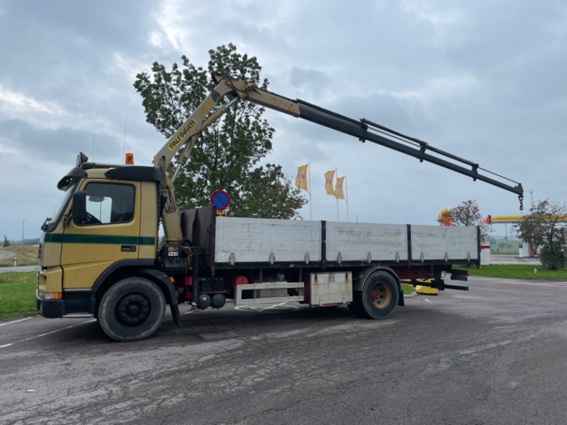 6907-001-2 Kranbil Volvo FM7 4X2 1999 (64405 mil)