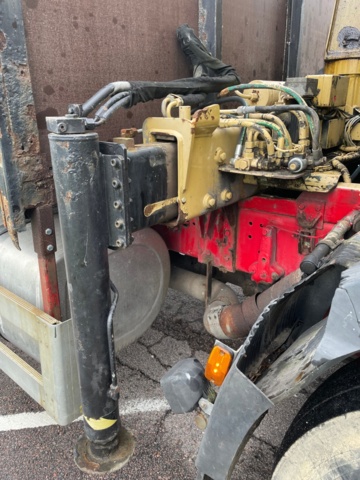 6907-001-18 Kranbil Volvo FM7 4X2 1999 (64405 mil)
