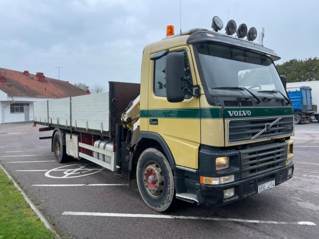 6907-001-4 Kranbil Volvo FM7 4X2 1999 (64405 mil)