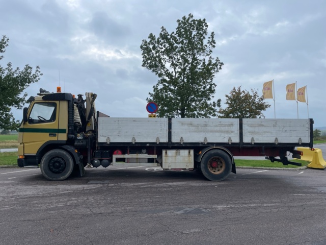 6907-001-6 Kranbil Volvo FM7 4X2 1999 (64405 mil)