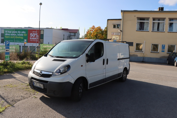 1104518-1 Opel Vivaro 2.9t 2.0 CDTI - 2008