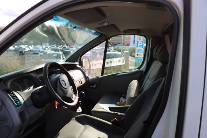 1104518-10 Opel Vivaro 2.9t 2.0 CDTI - 2008