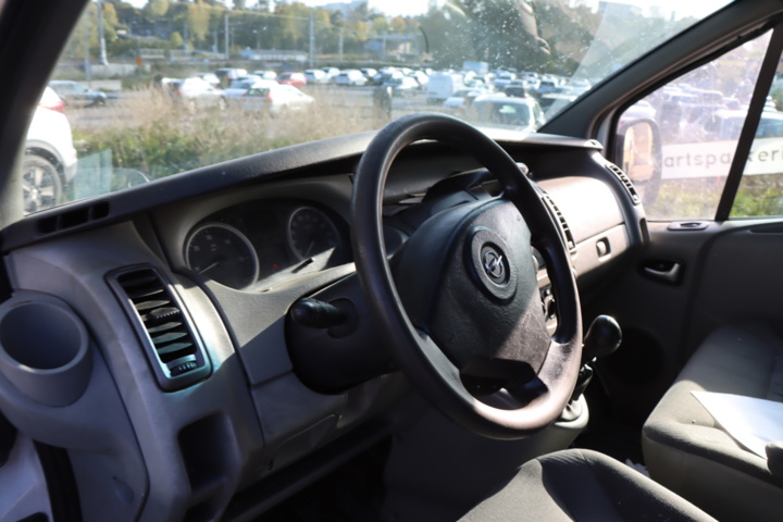 1104518-11 Opel Vivaro 2.9t 2.0 CDTI - 2008
