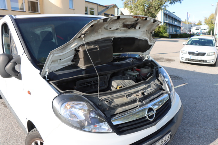 1104518-19 Opel Vivaro 2.9t 2.0 CDTI - 2008