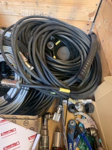 1035171-3 George Renault power tools + cables