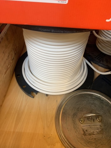 1035170-3 Electric cable on pallet