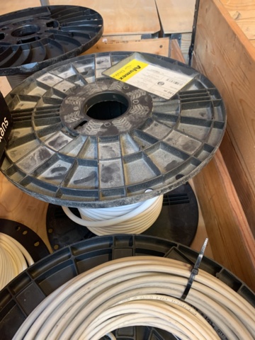 1035170-4 Electric cable on pallet