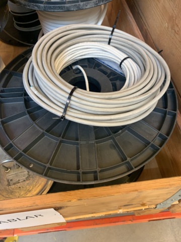 1035170-5 Electric cable on pallet