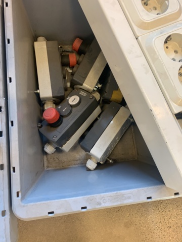 1035176-3 Elartiklar, ventilationsslang på pall