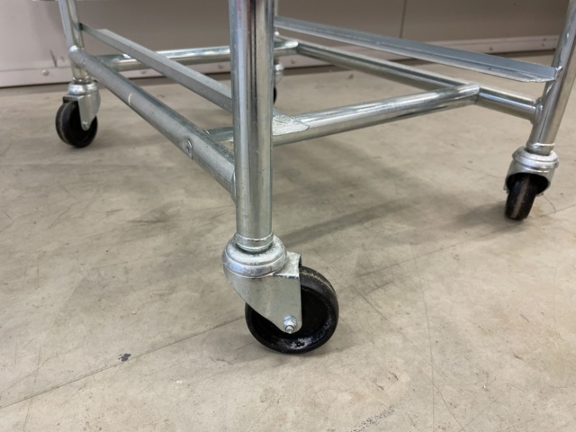 998829-4 2 st Kantinvagnar med plåtar