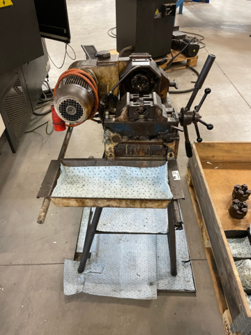 1049678-5 Thread machine/belt machine George Fischer Km 2 with tool