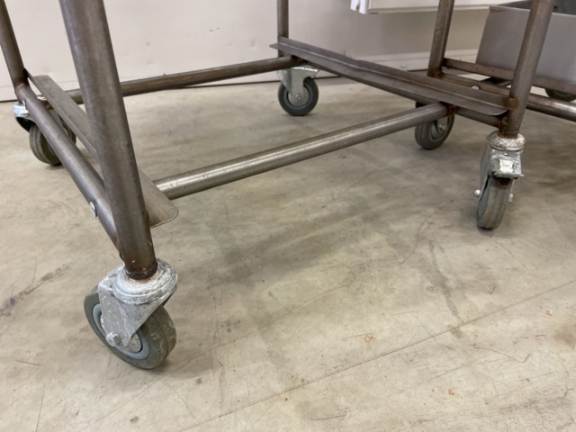 998832-3 2 st Diskvagnar samt korgar