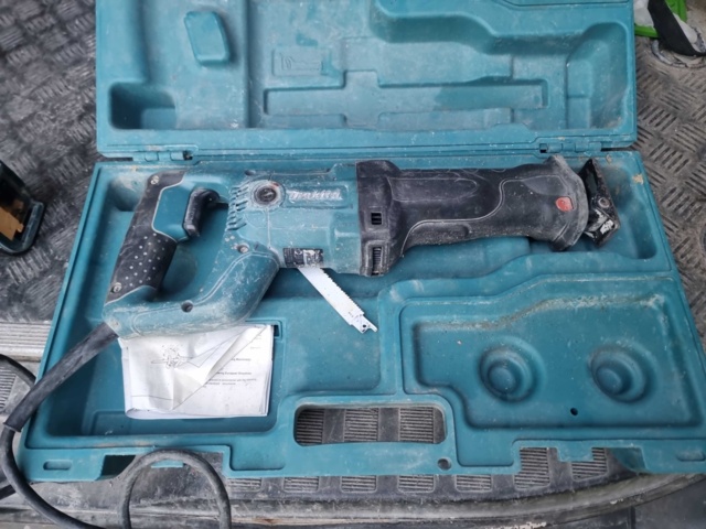 824980-1 Makita angle cutter and tiger saw etc