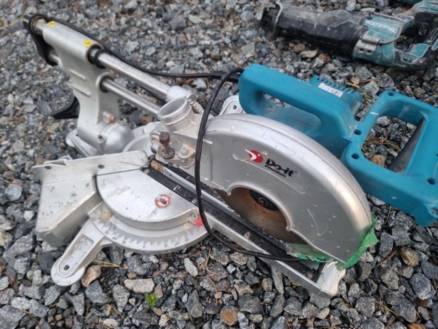 824980-8 Makita angle cutter and tiger saw etc