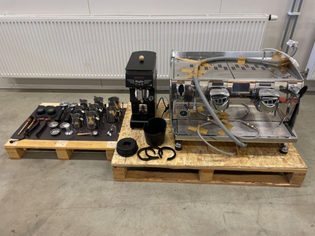 998834-2 Espresso machine Victoria & Espresso grinder Mythos