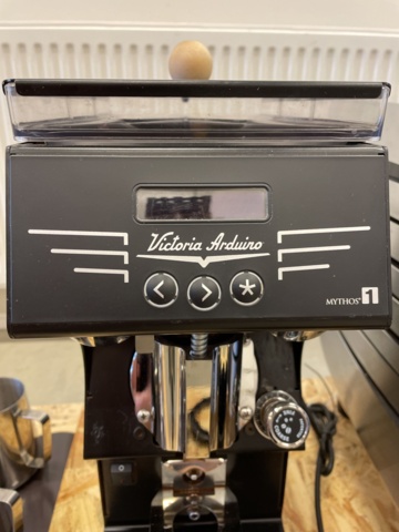 998834-20 Espresso machine Victoria & Espresso grinder Mythos