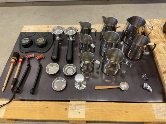 998834-25 Espresso machine Victoria & Espresso grinder Mythos