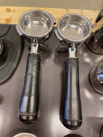 998834-29 Espresso machine Victoria & Espresso grinder Mythos