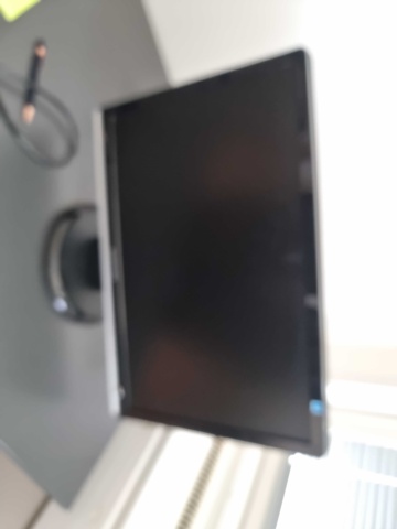 956352-4 Office space including 2 screens