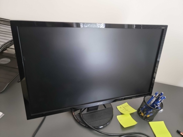 956352-6 Office space including 2 screens