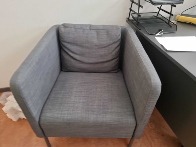 956352-8 Office space including 2 screens