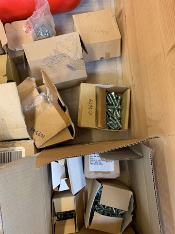 1035206-5 Skruv bultar och muttrar ett parti