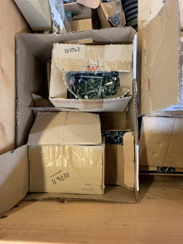 1035206-6 Skruv bultar och muttrar ett parti