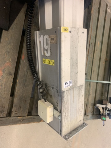 1035222-2 Elektrisk lyftpelare för industribord