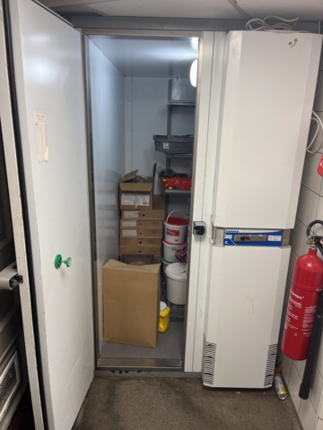 1052468-3 Smaller cold room for dismantling Porkka