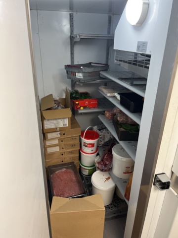 1052468-4 Smaller cold room for dismantling Porkka