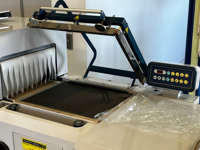 1105476-8 Semi-automatic shrink wrap machine/ packing machine - Robopac Ariane 6050