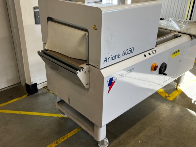 1105476-12 Semi-automatic shrink wrap machine/ packing machine - Robopac Ariane 6050