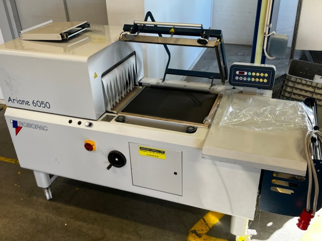 1105476-14 Semi-automatic shrink wrap machine/ packing machine - Robopac Ariane 6050