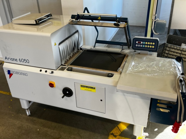 1105476-18 Semi-automatic shrink wrap machine/ packing machine - Robopac Ariane 6050